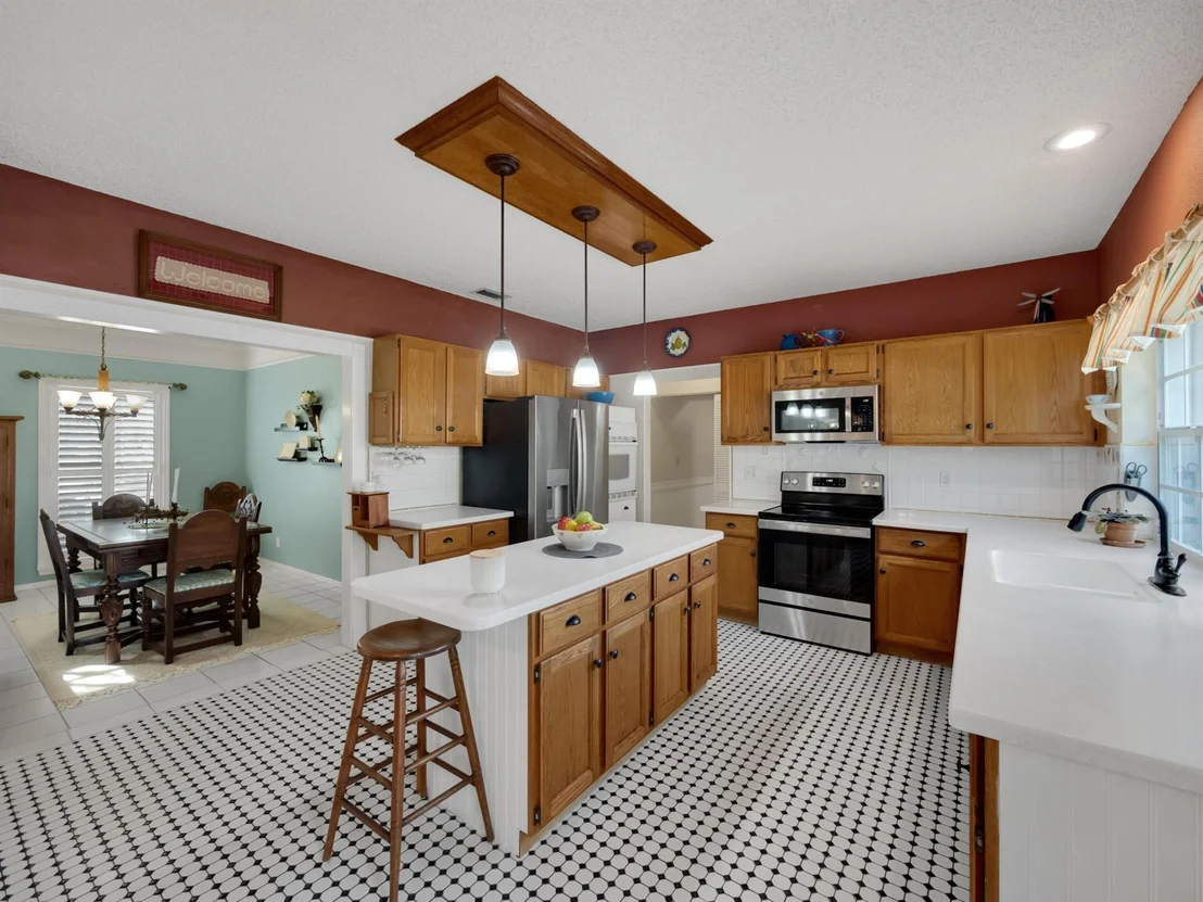 Photo of 1005 Pine Lake Circle