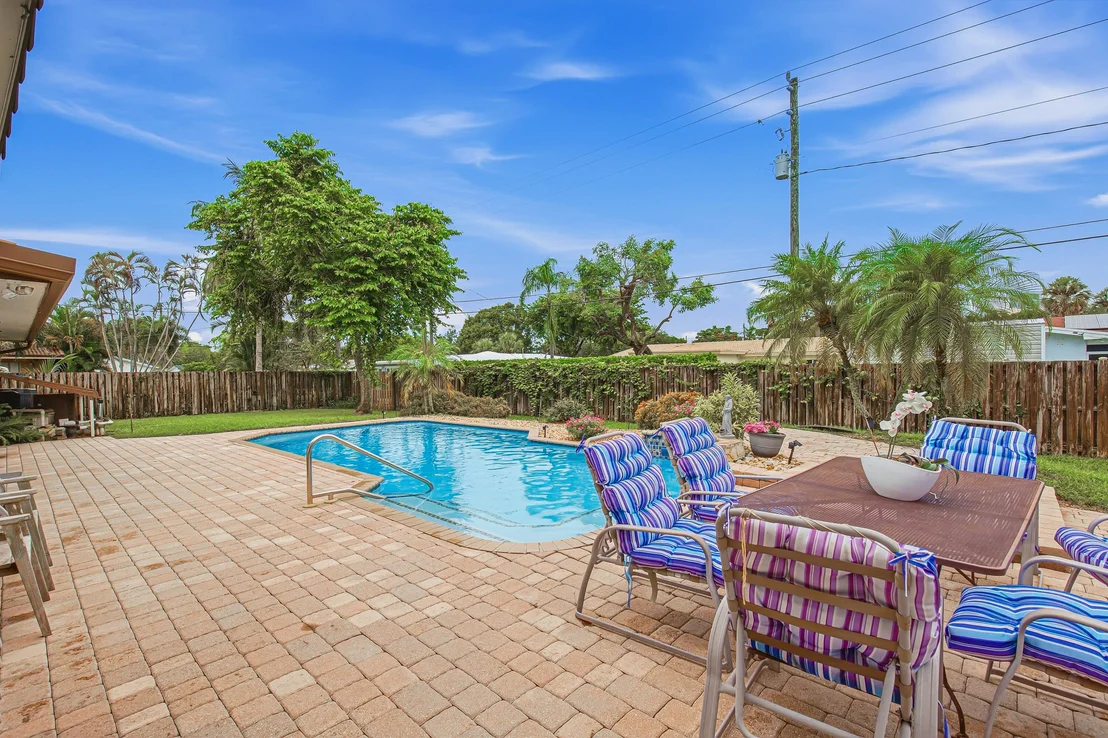 Photo of 720 N CRESCENT Drive