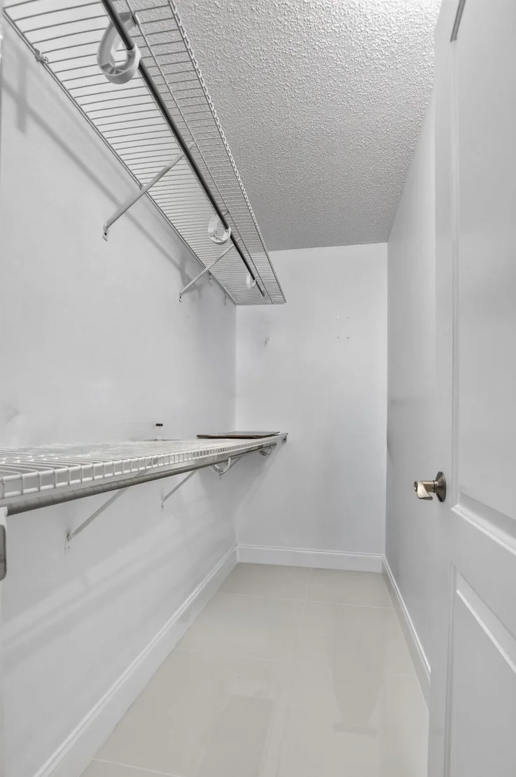 Photo of 1061 EXETER D