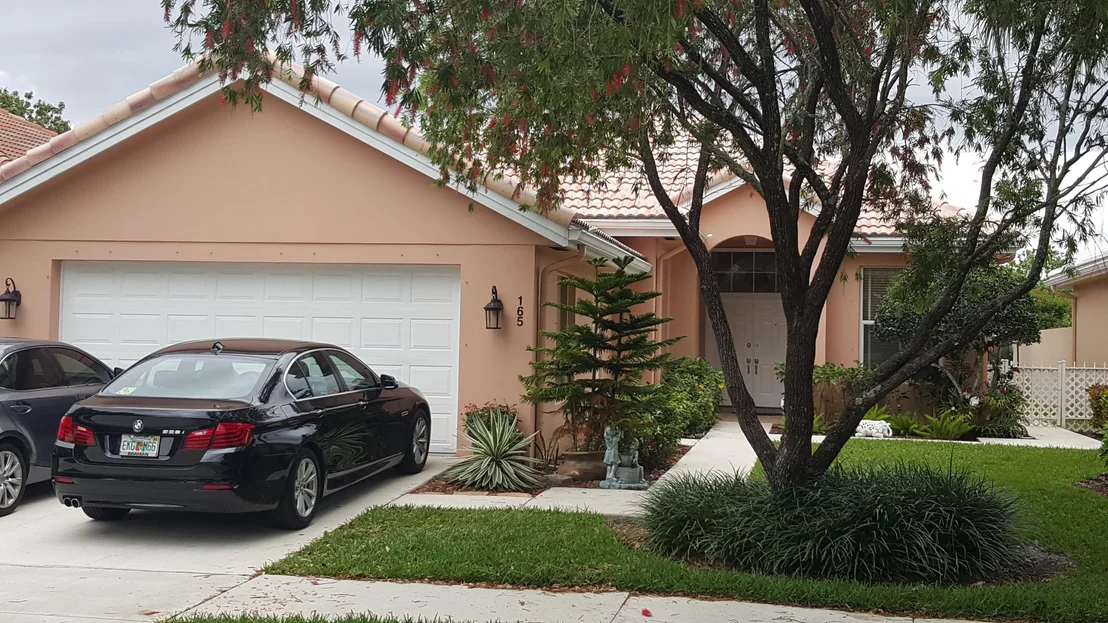 Photo of 165 S Hampton Drive