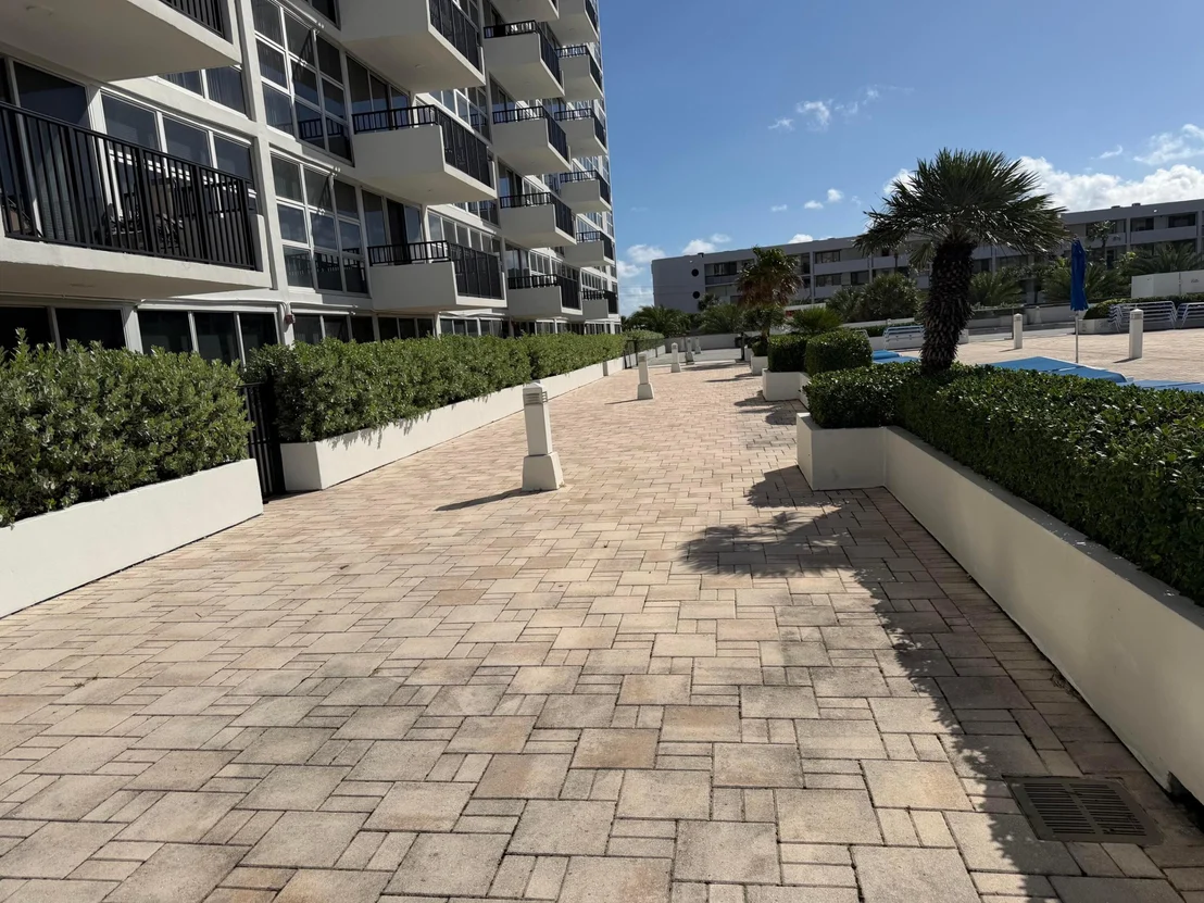 Photo of Unit 921 at 525 N OCEAN Boulevard N