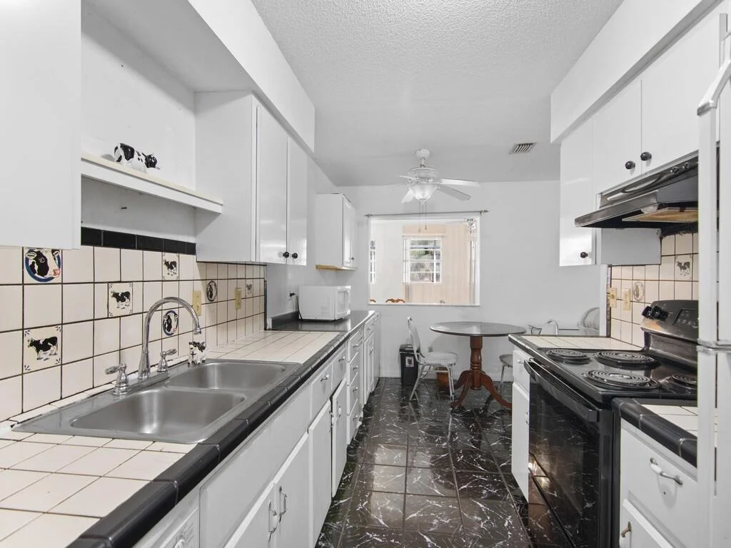 Photo of 415 25th Avenue