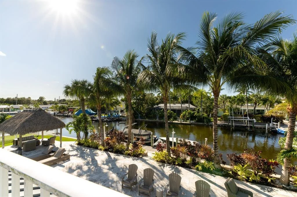Photo of 916 Dolphin Drive