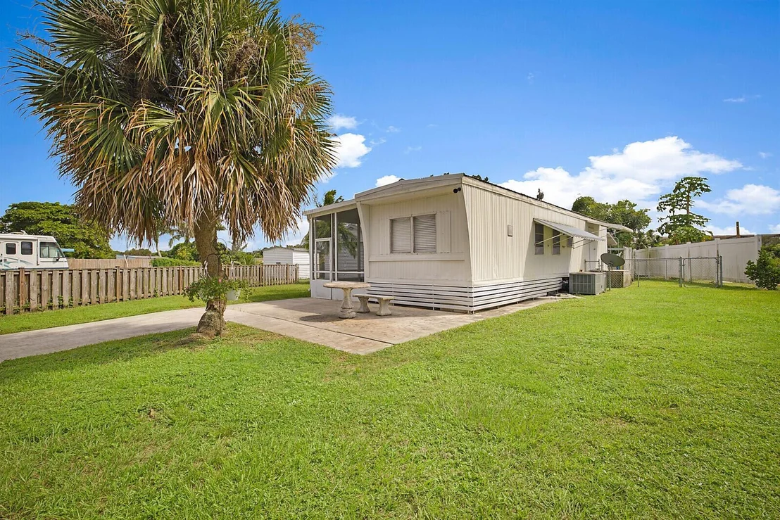 Photo of 4222 Hibiscus Circle