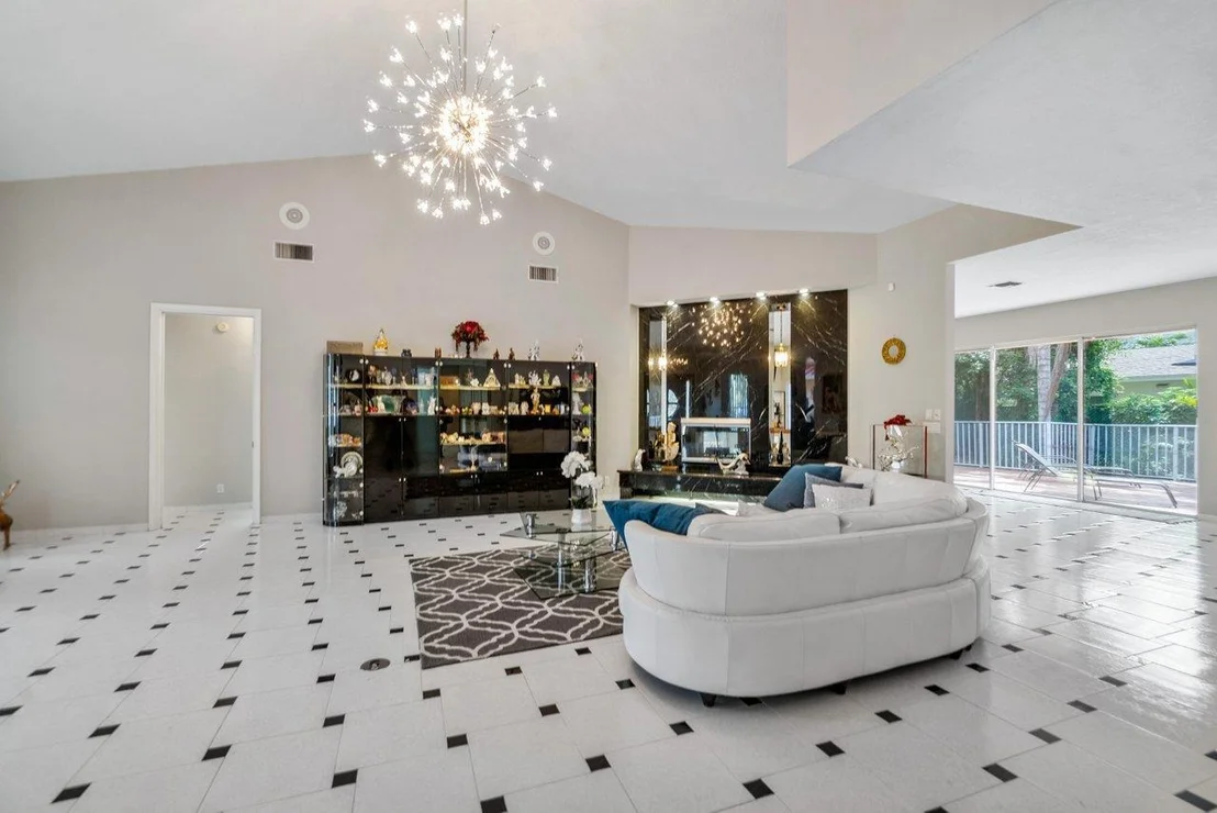 Photo of 648 Riviera Drive
