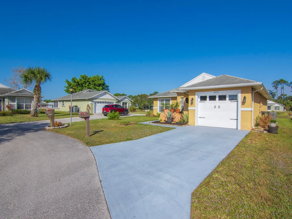 Photo of 6713 Gaviota