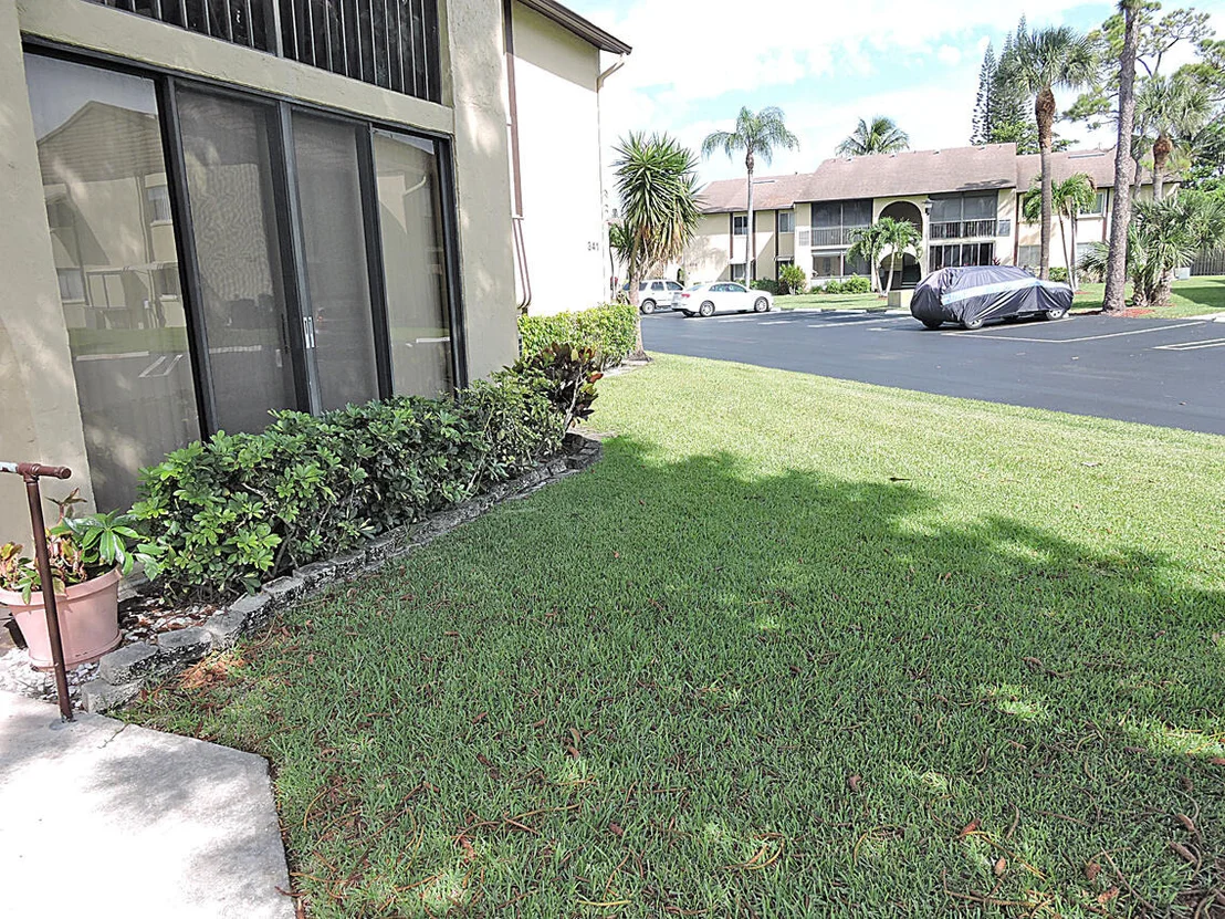 Photo of Unit D1 at 341 Pine Ridge Circle
