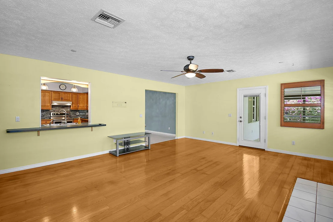 Photo of 895 SE Waterside Way