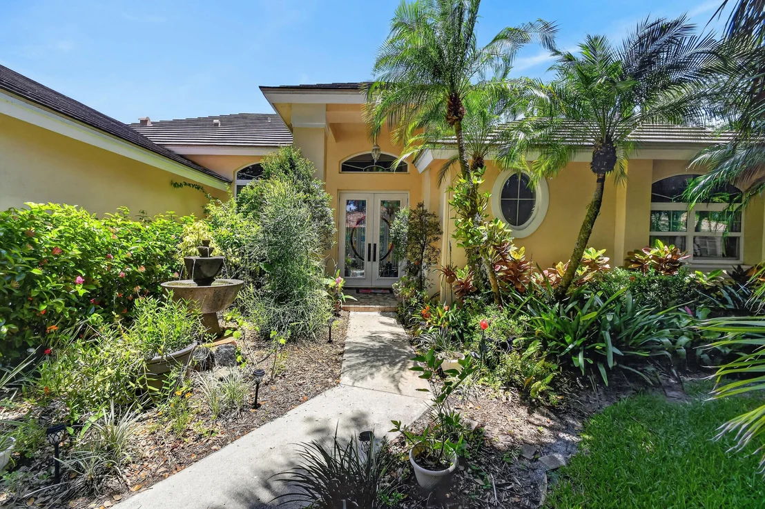 Photo of 153 N River Drive E