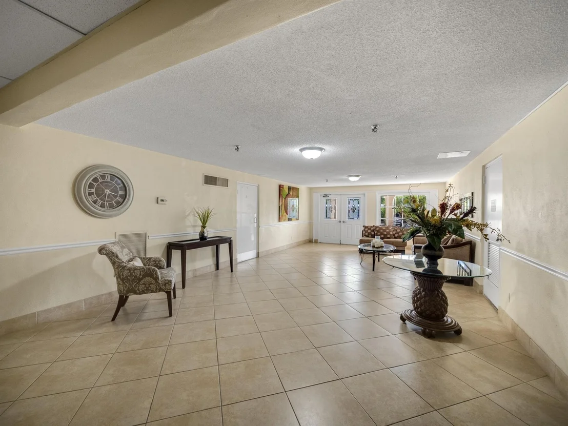 Photo of Unit 103E at 300 N Highway A1a
