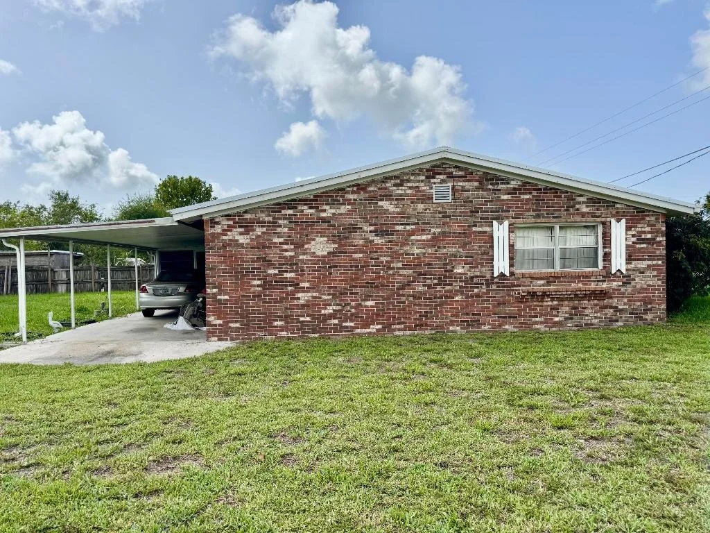 Photo of 1397 Lake Drive W