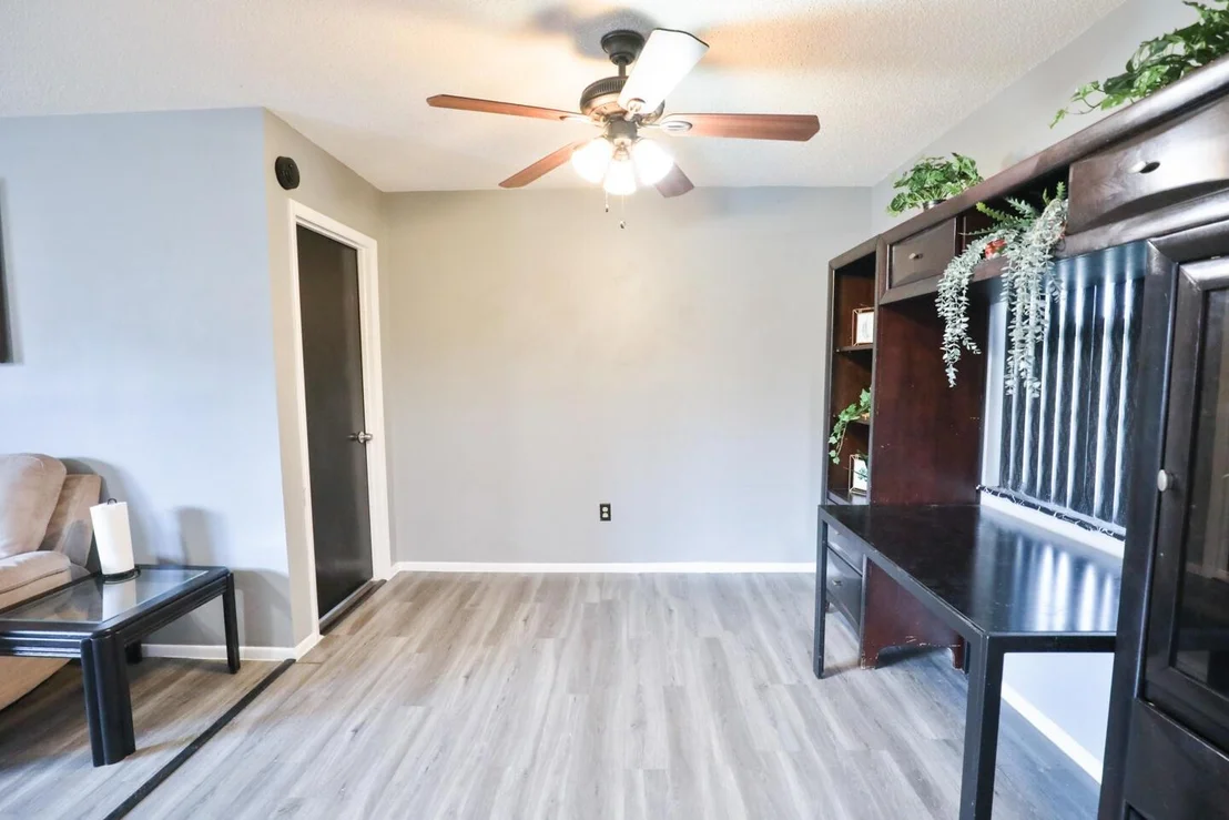 Photo of 6103 Palm Drive