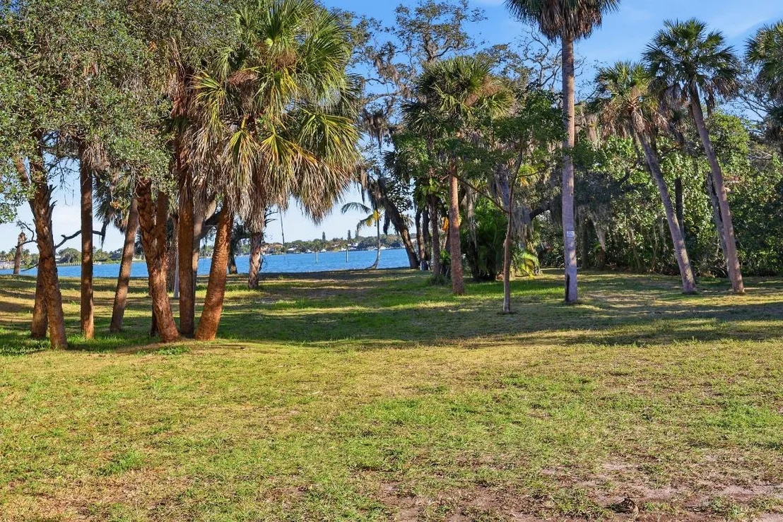 Photo of 953 Thayer Lane