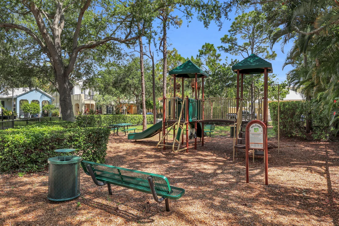 Photo of 212 W Bay Cedar Circle