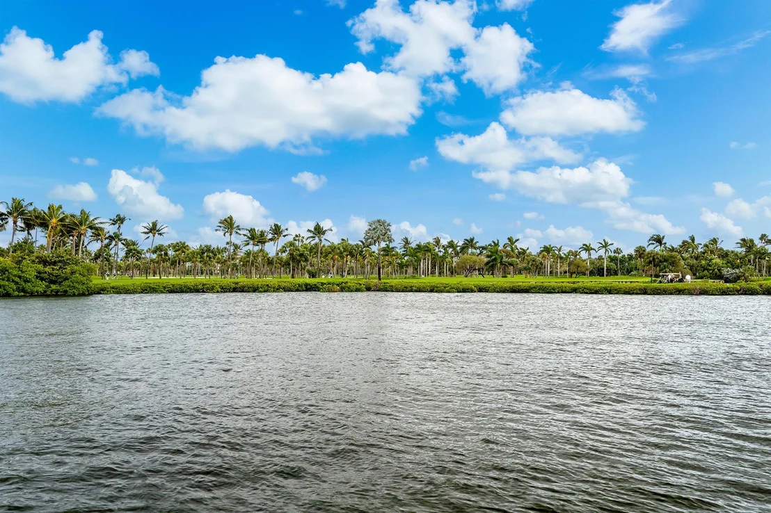 Photo of 584 Island Drive