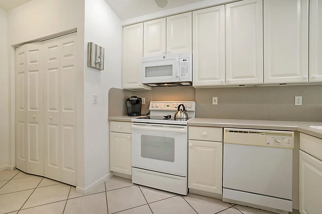 Photo of 7008 SE Twin Oaks Circle