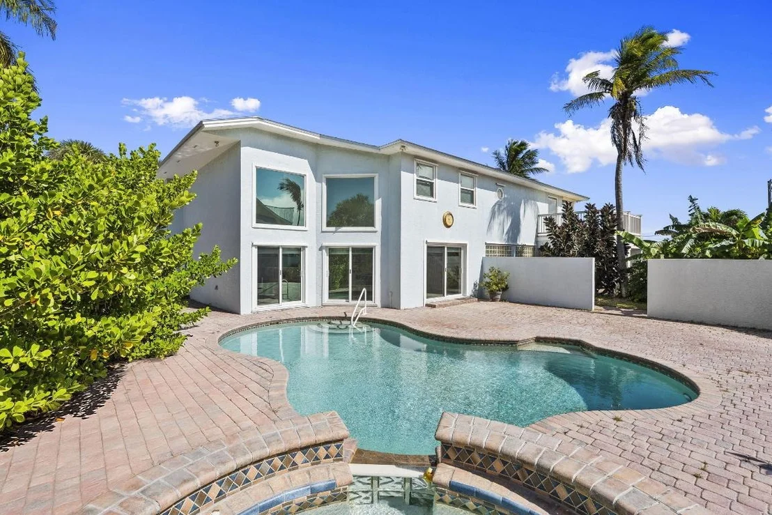 Photo of 1911 Surfside Drive
