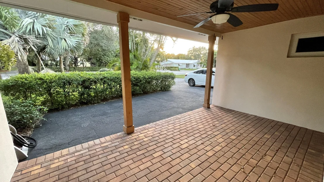 Photo of 103 E Riverside Drive