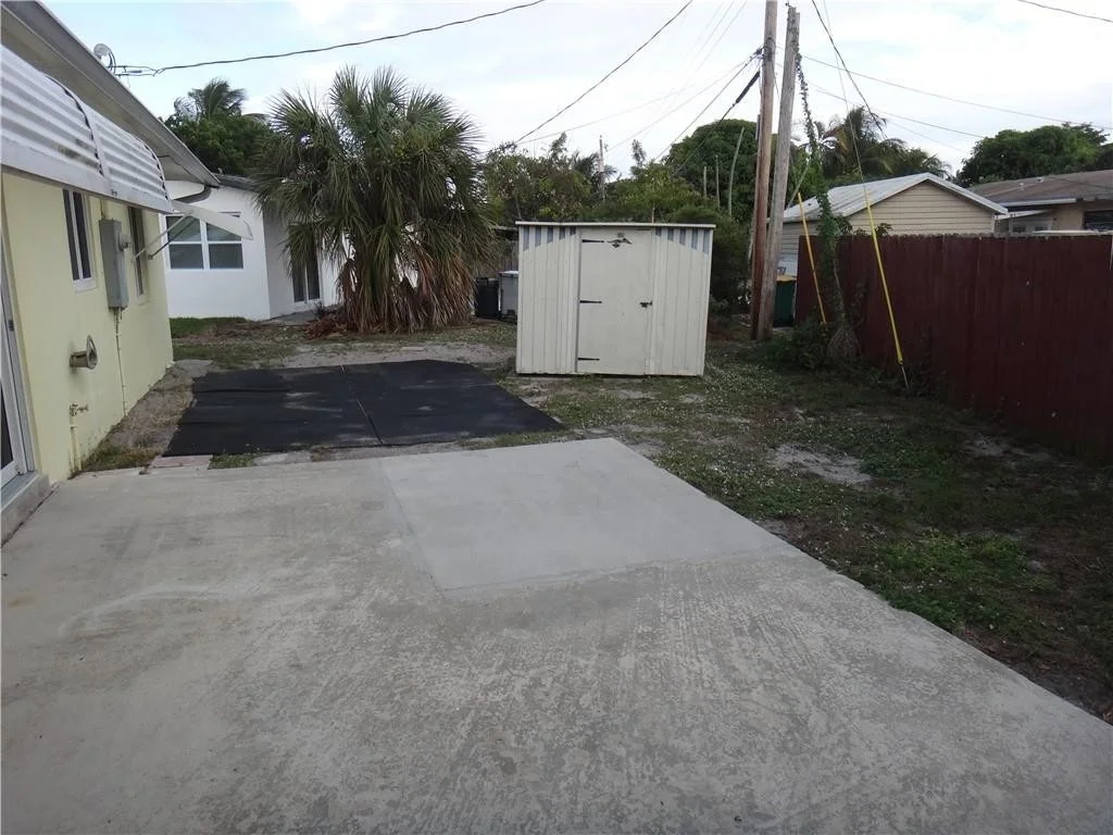 Photo of 900 NE 23rd Place