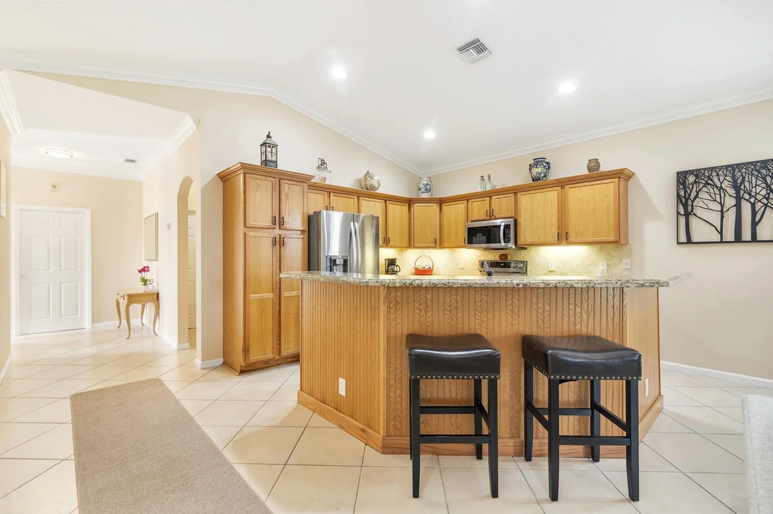 Photo of 17684 Cinquez Park Road W