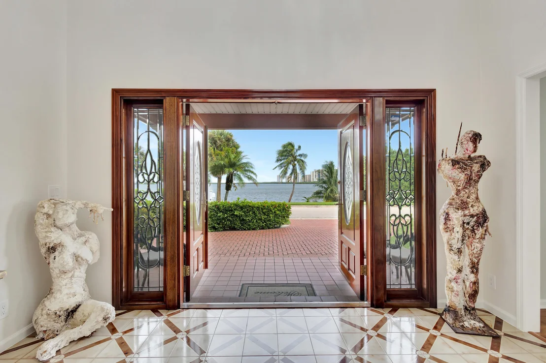 Photo of 1141 Pine Point Road