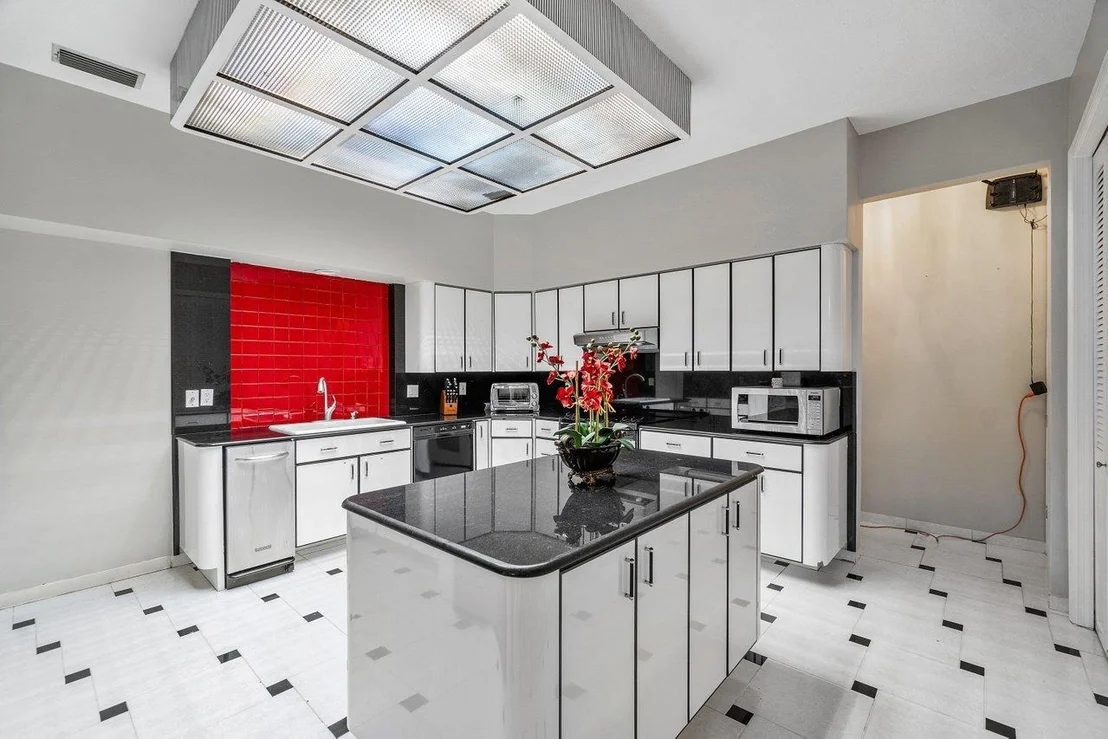 Photo of 648 Riviera Drive