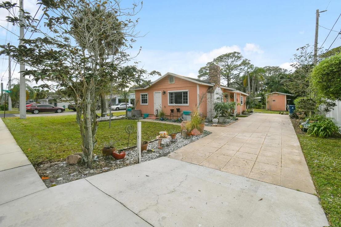 Photo of 302 N Loxahatchee Drive