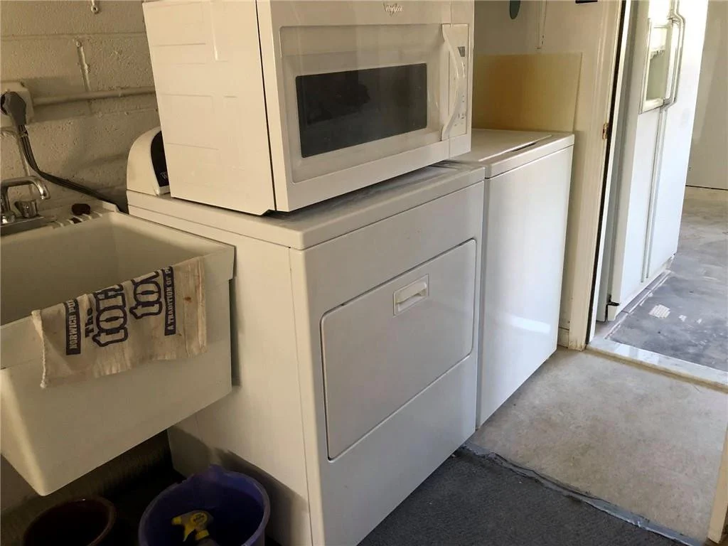 Photo of Unit B at 9775 Pecan Tree Drive