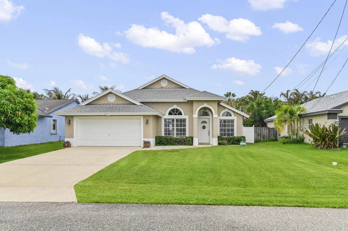 Photo of 6319 Foster Street
