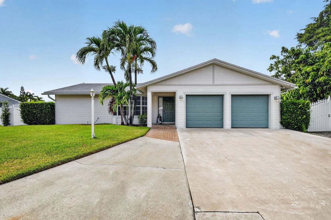 Photo of 2277 Summit Boulevard