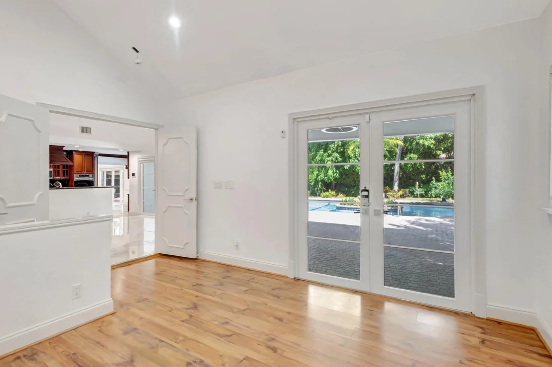Photo of 930 N Parkside Cir Circle N