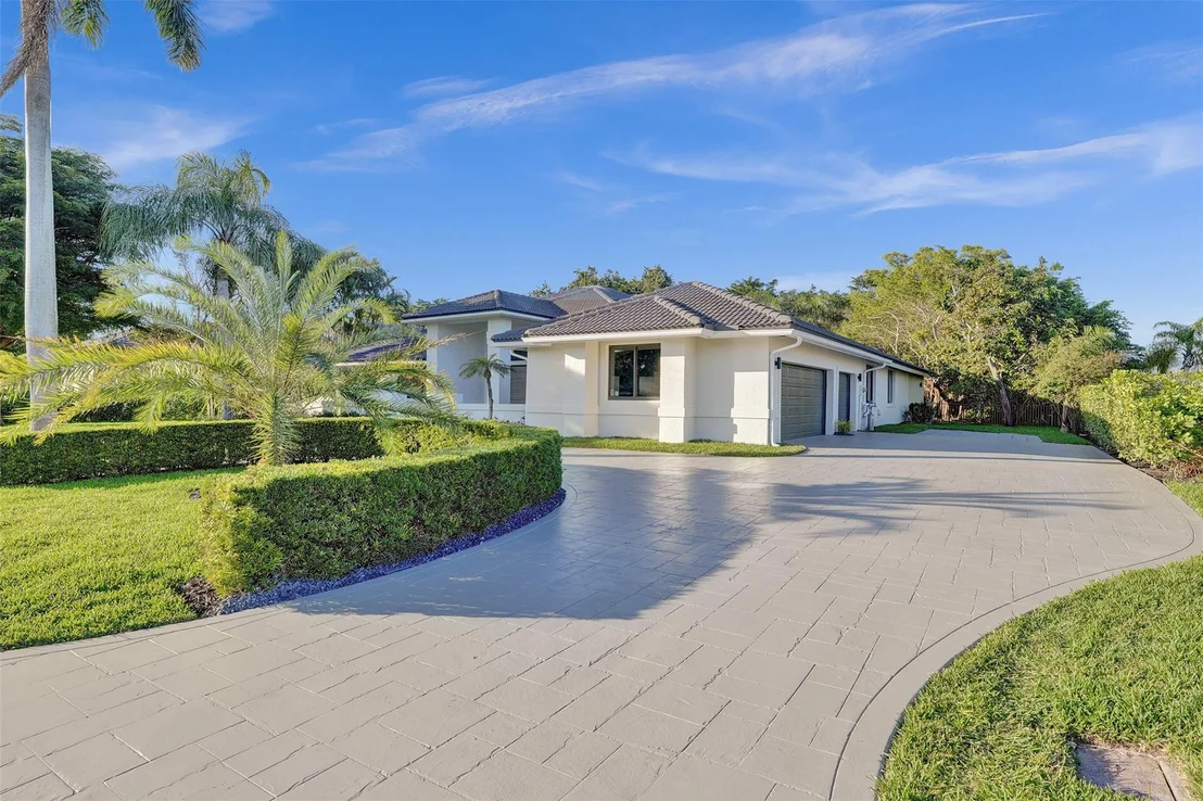 Photo of 4701 Pine Tree Drive