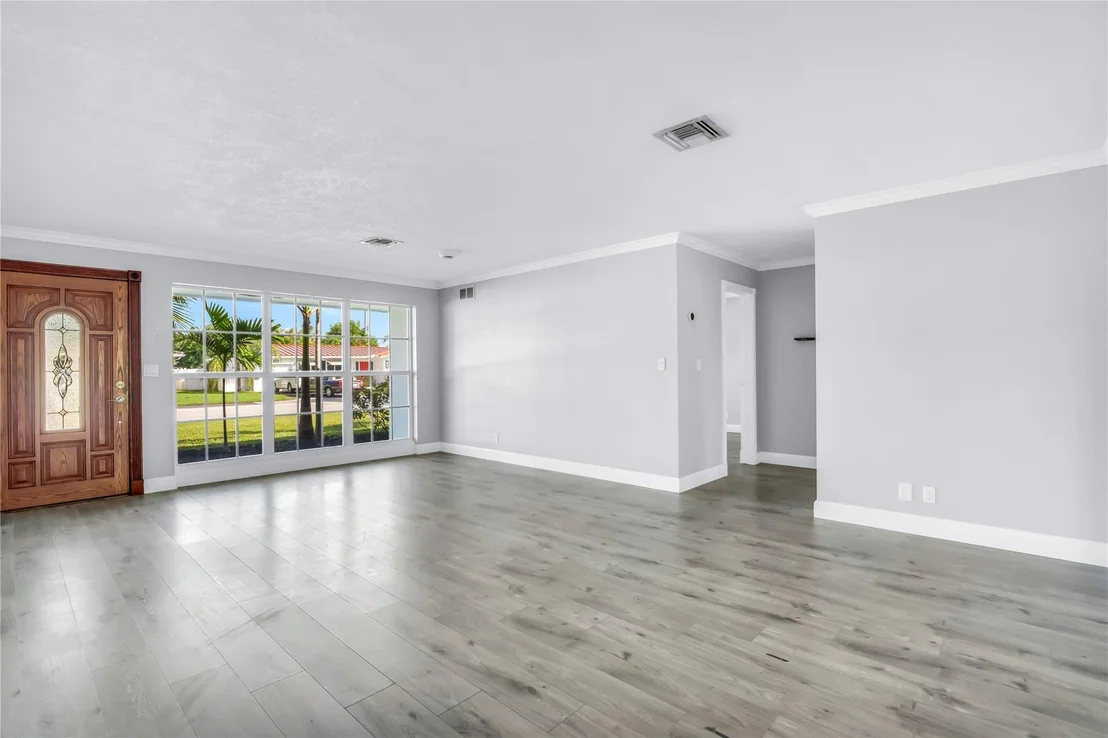 Photo of 827 SE 10th Terrace