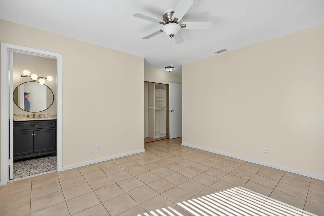 Photo of 130 Lakeside Circle