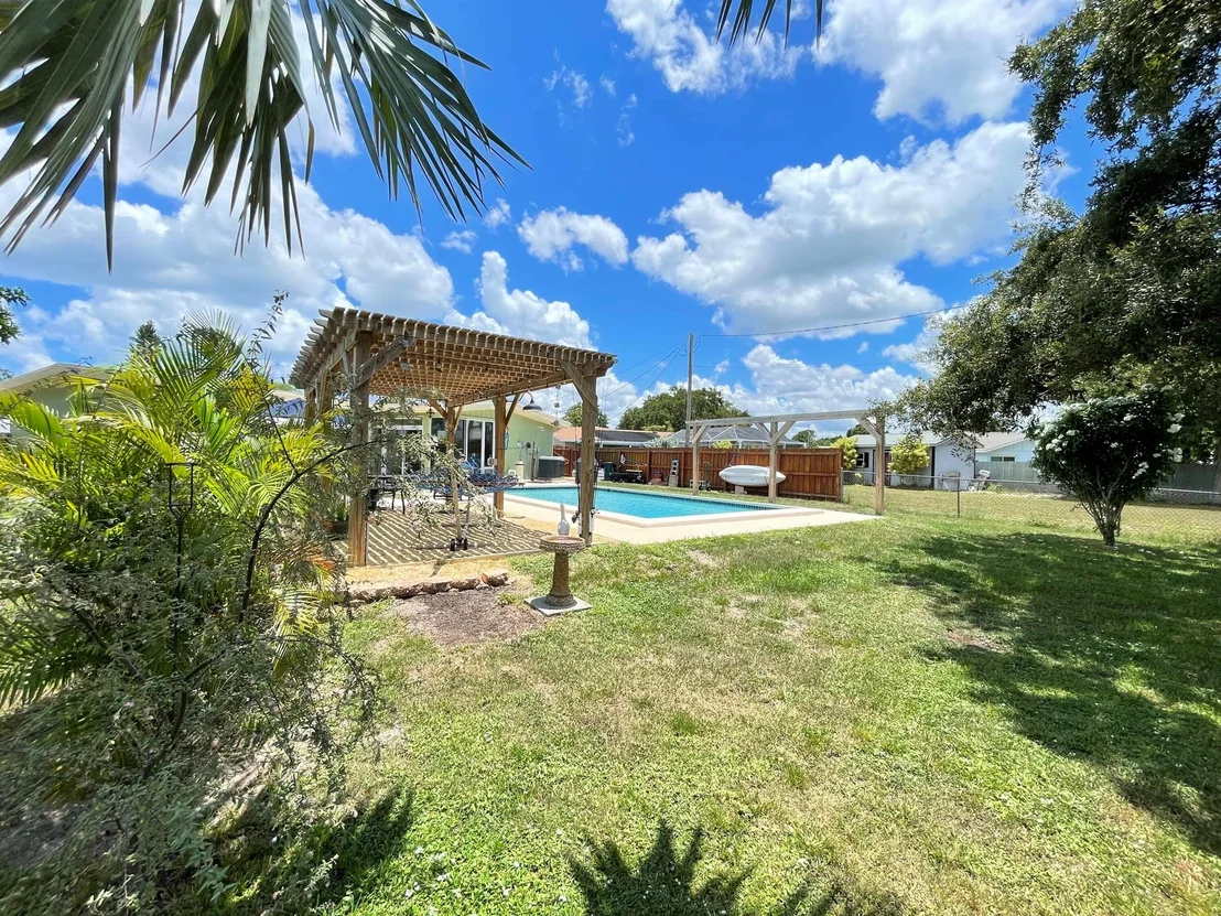 Photo of 886 Schumann Drive