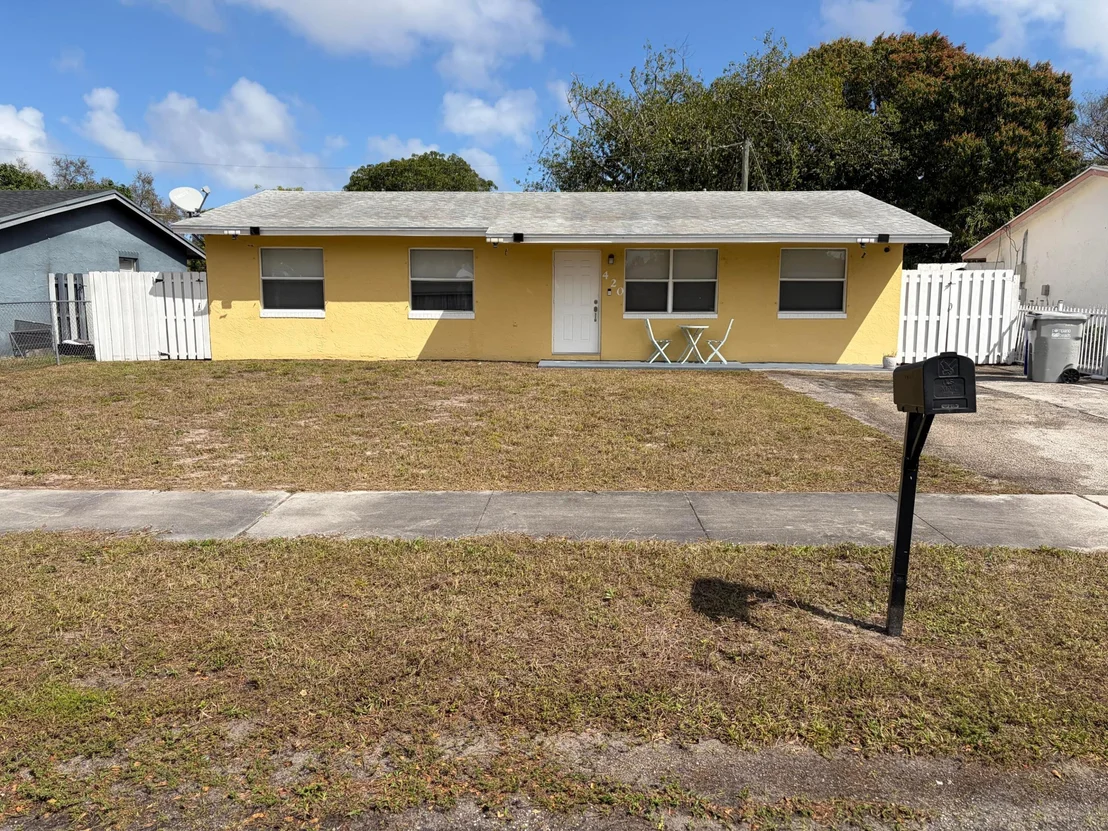 Photo of 420 NW 7th Terrace