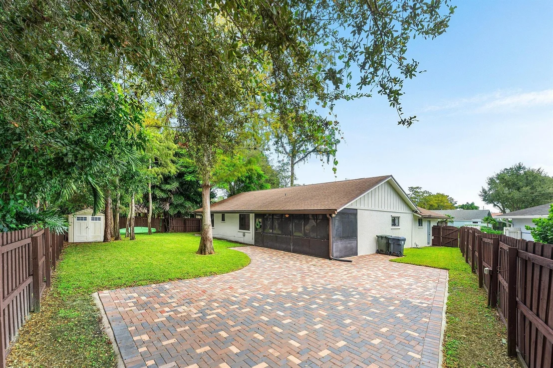 Photo of 14271 Flora Lane
