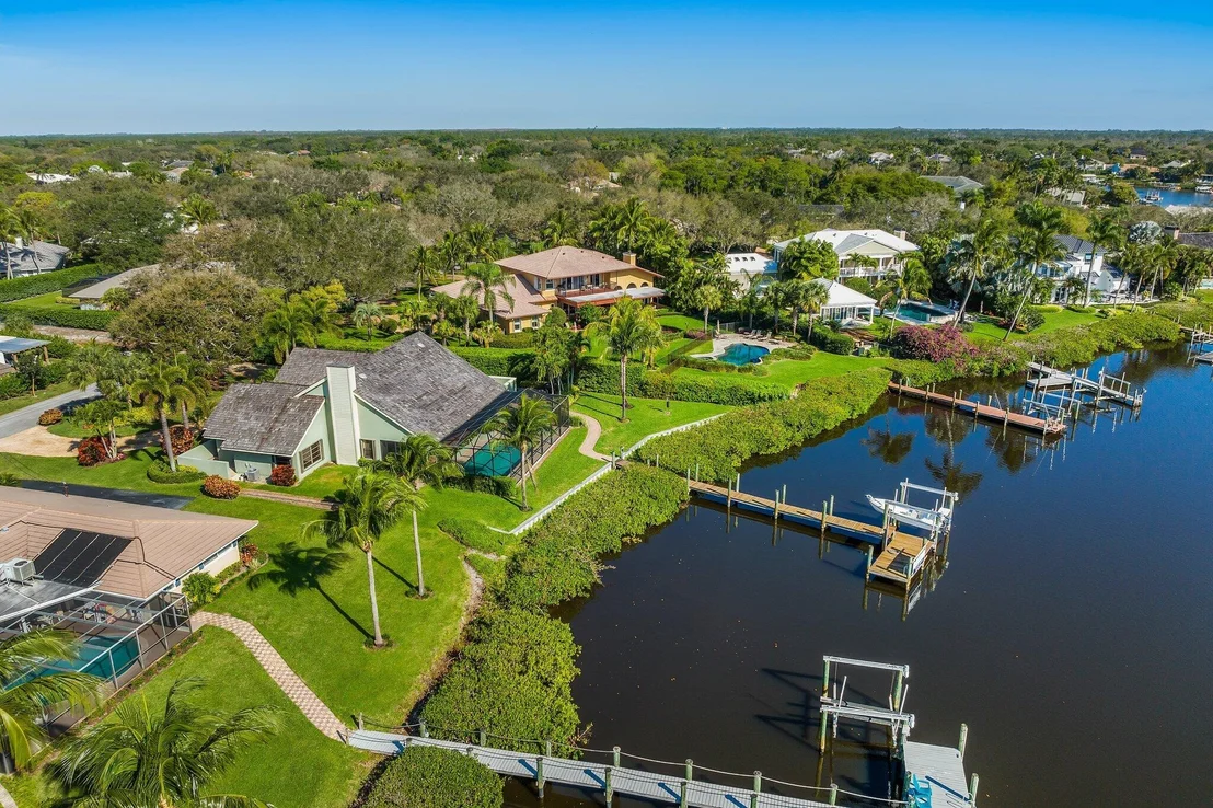 Photo of 41 SE Saddleback Road