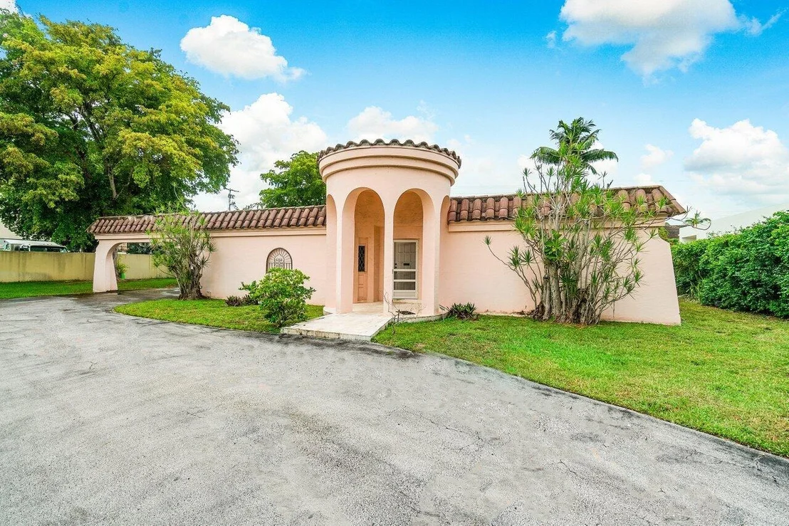 Photo of 1060 Spanish River Road