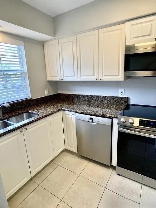 Photo of Unit 4 at 413 N Cypress Drive