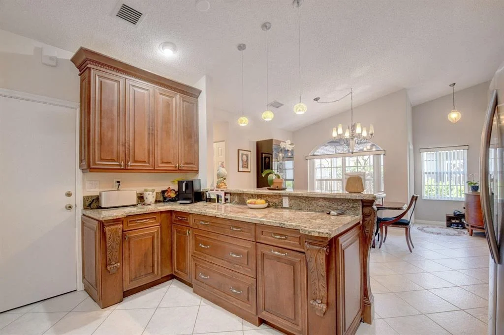 Photo of 6125 Heliconia Road