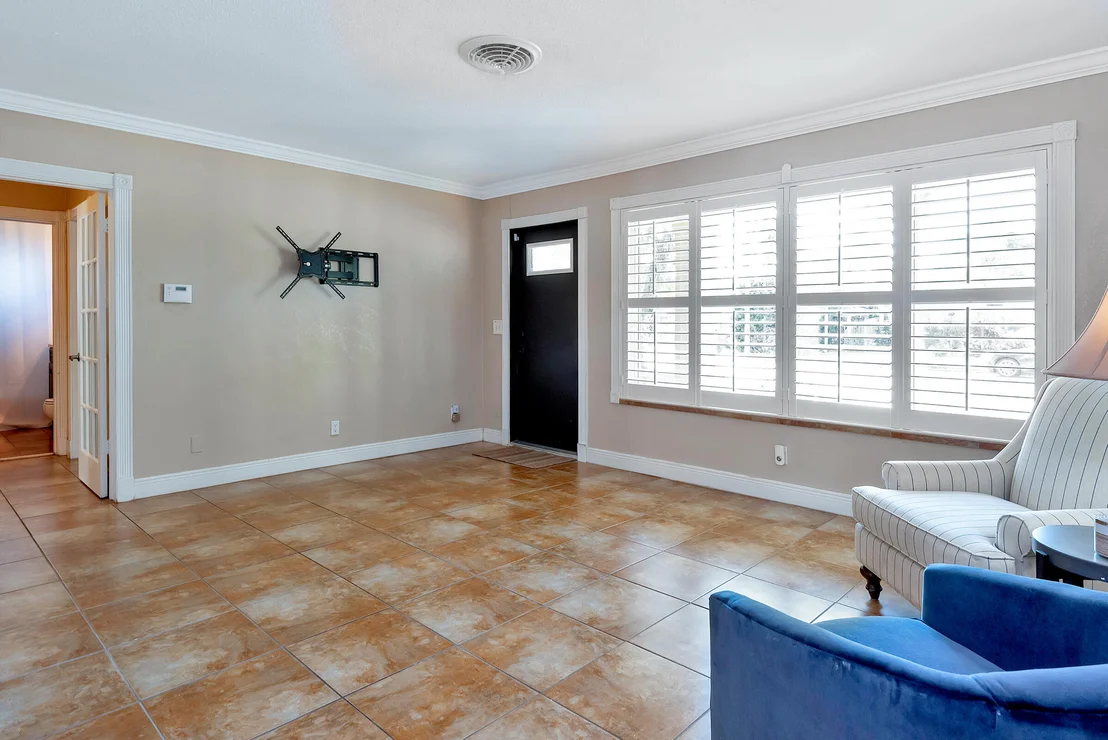 Photo of 327 Ellamar Road