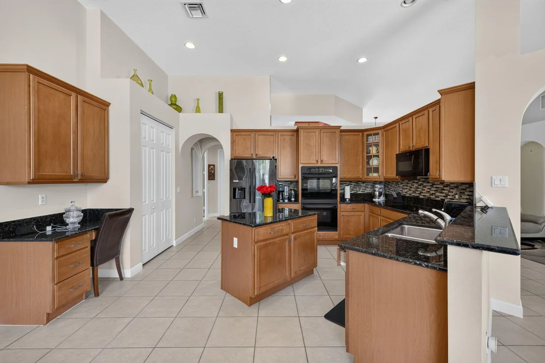 Photo of 755 SW RIVER BEND Circle