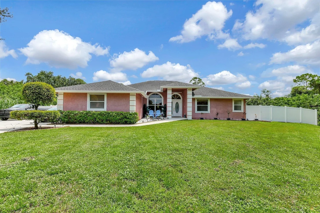 Photo of 1624 SW Gregor Way Way