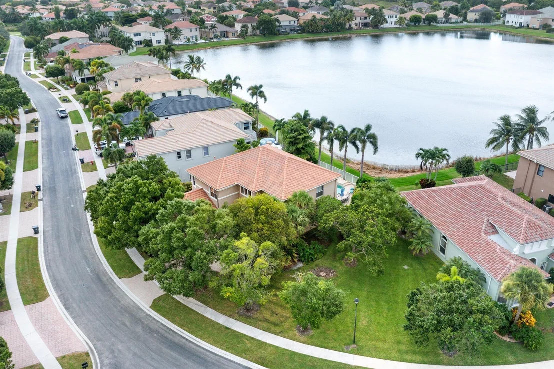 Photo of 1282 Beacon Circle