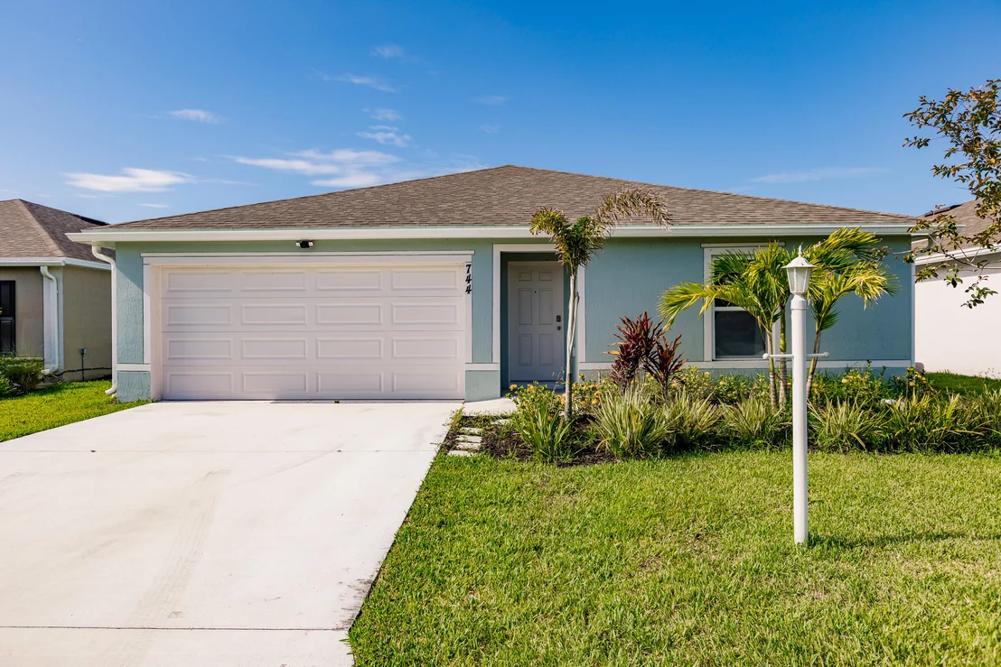 Photo of 744 SE 25th Drive