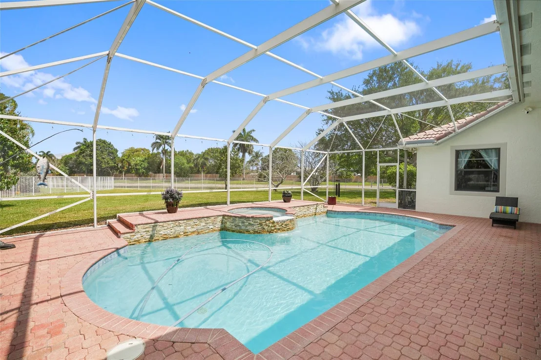 Photo of 16241 Owasco Circle