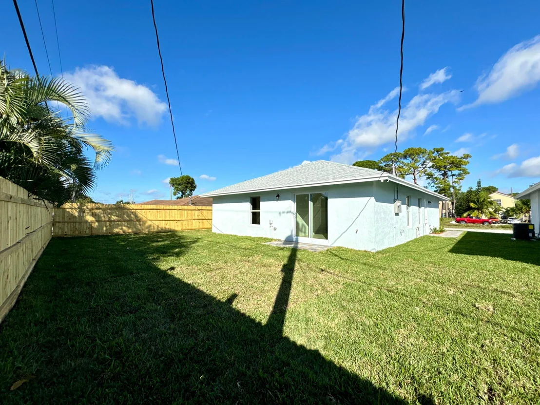 Photo of 4930 Biscayne Drive