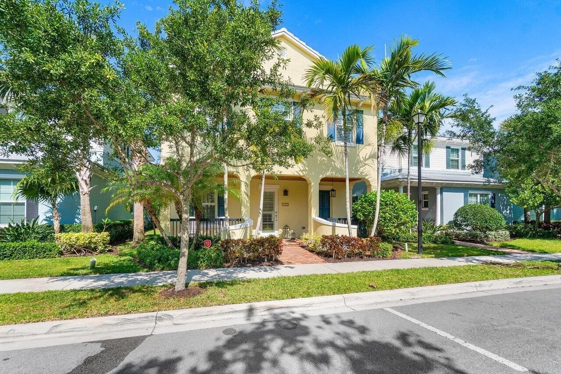 Photo of 124 W Bay Cedar Circle