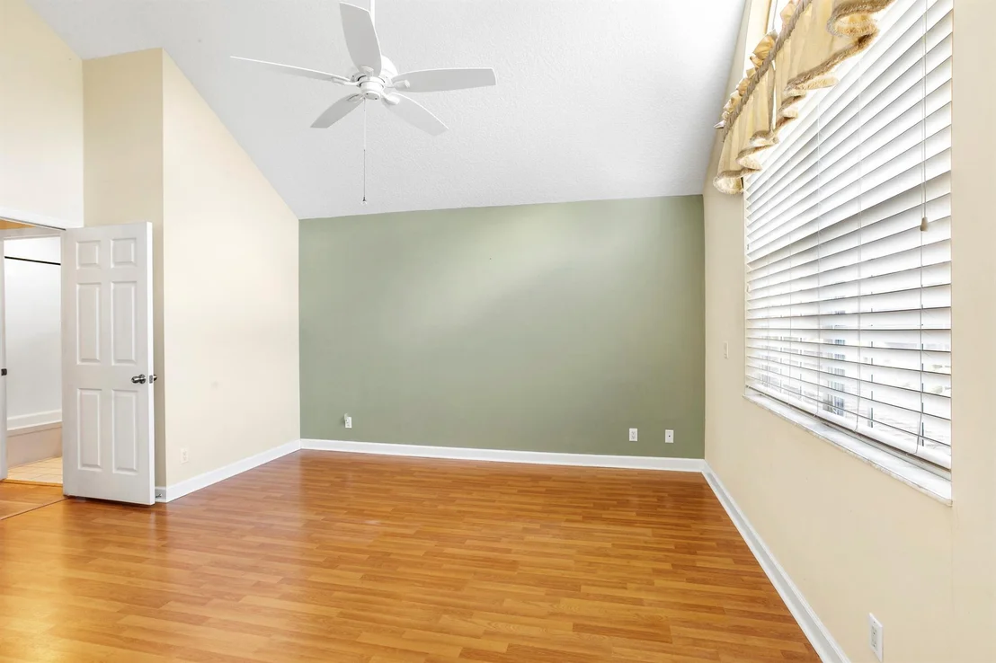 Photo of 6467 Foster Street